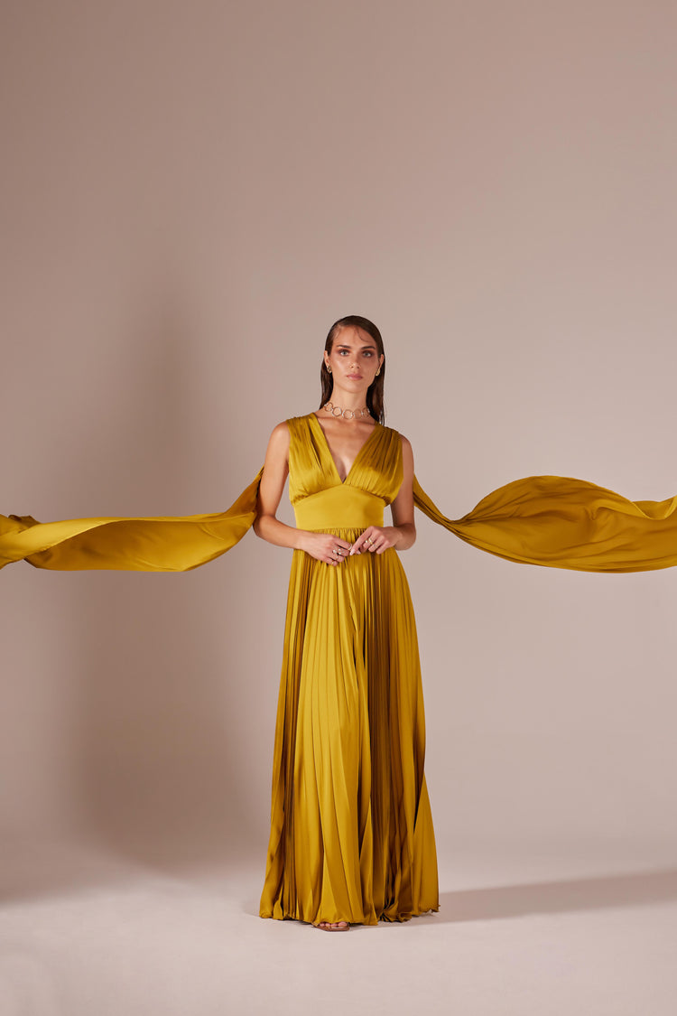 Long dress with wide bottom in pleated satin with removable stole