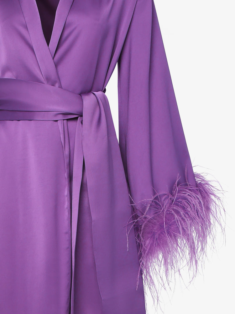 Kimono in satin con polsi piume