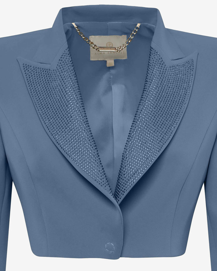 Giacca cropped in crêpe con revers in strass