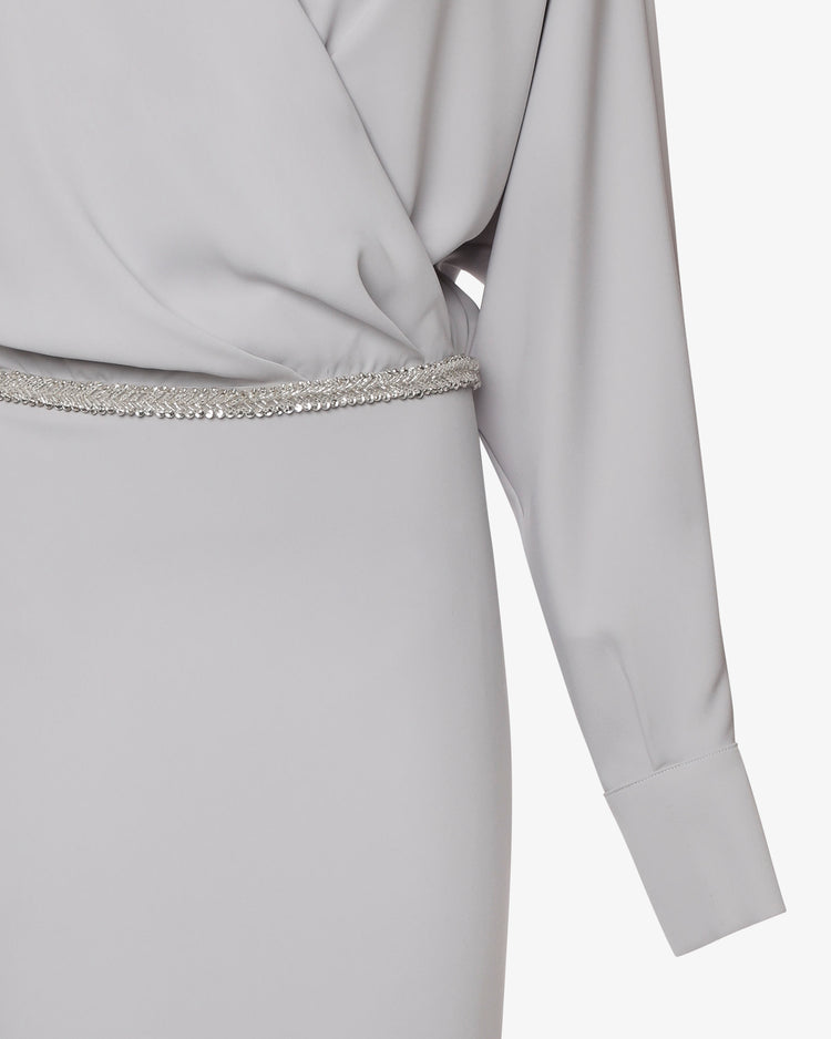 Abito lungo in tessuto fluido scollo incrociato e dettaglio gioiello