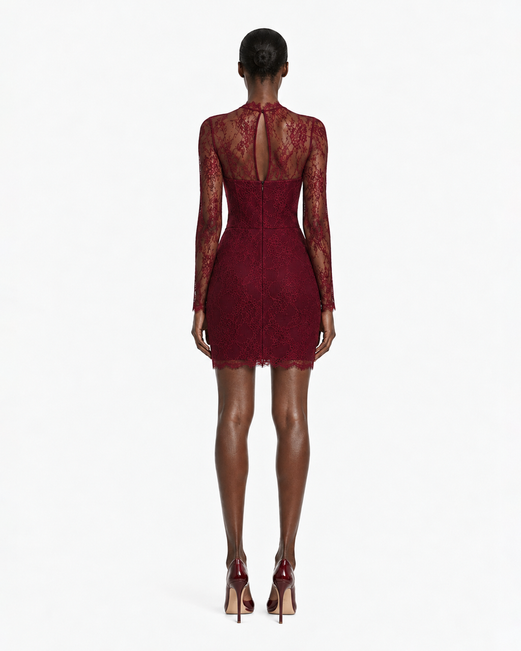 Abito mini in pizzo con scollo a cuore