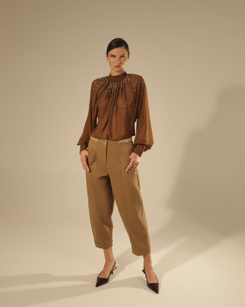 Blusa in georgette collo alto con applicazioni in strass