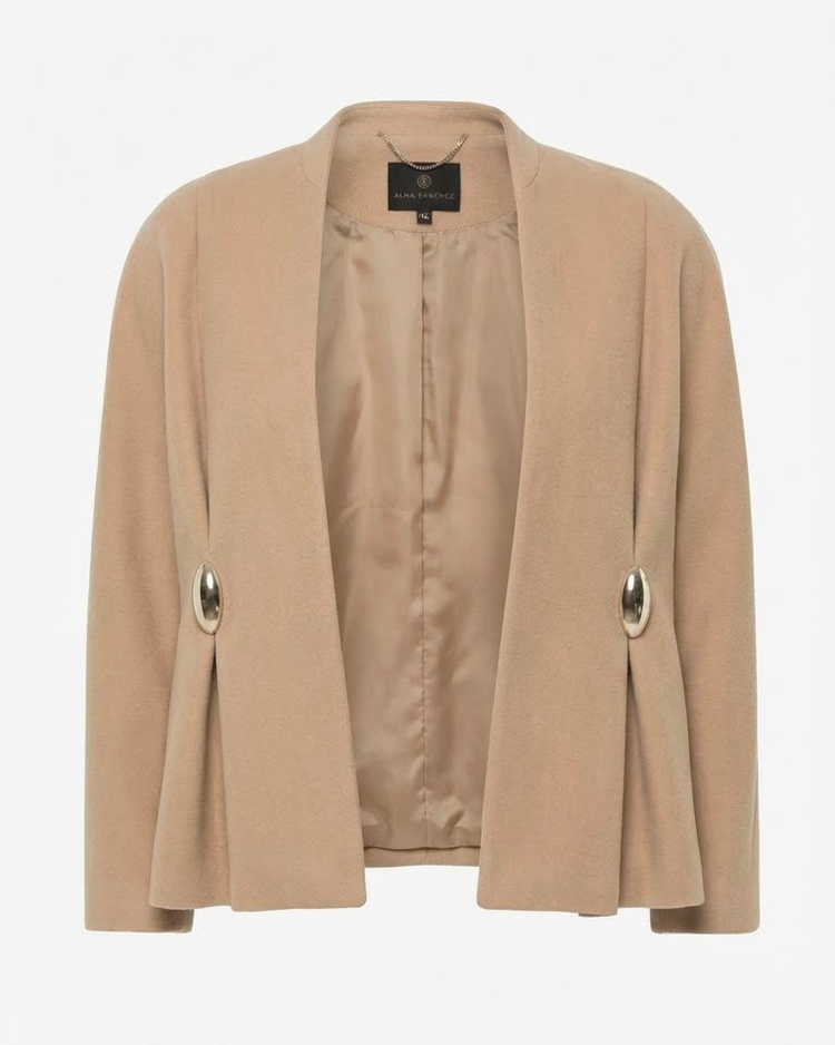 Soprabito corto in panno con accessorio metallico