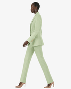 Tailleur in crêpe con giacca doppiopetto e pantalone dritto