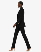 Tailleur in crêpe con giacca doppiopetto e pantalone dritto