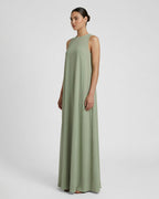 Abito lungo in georgette svasato con accessorio gioiello schiena