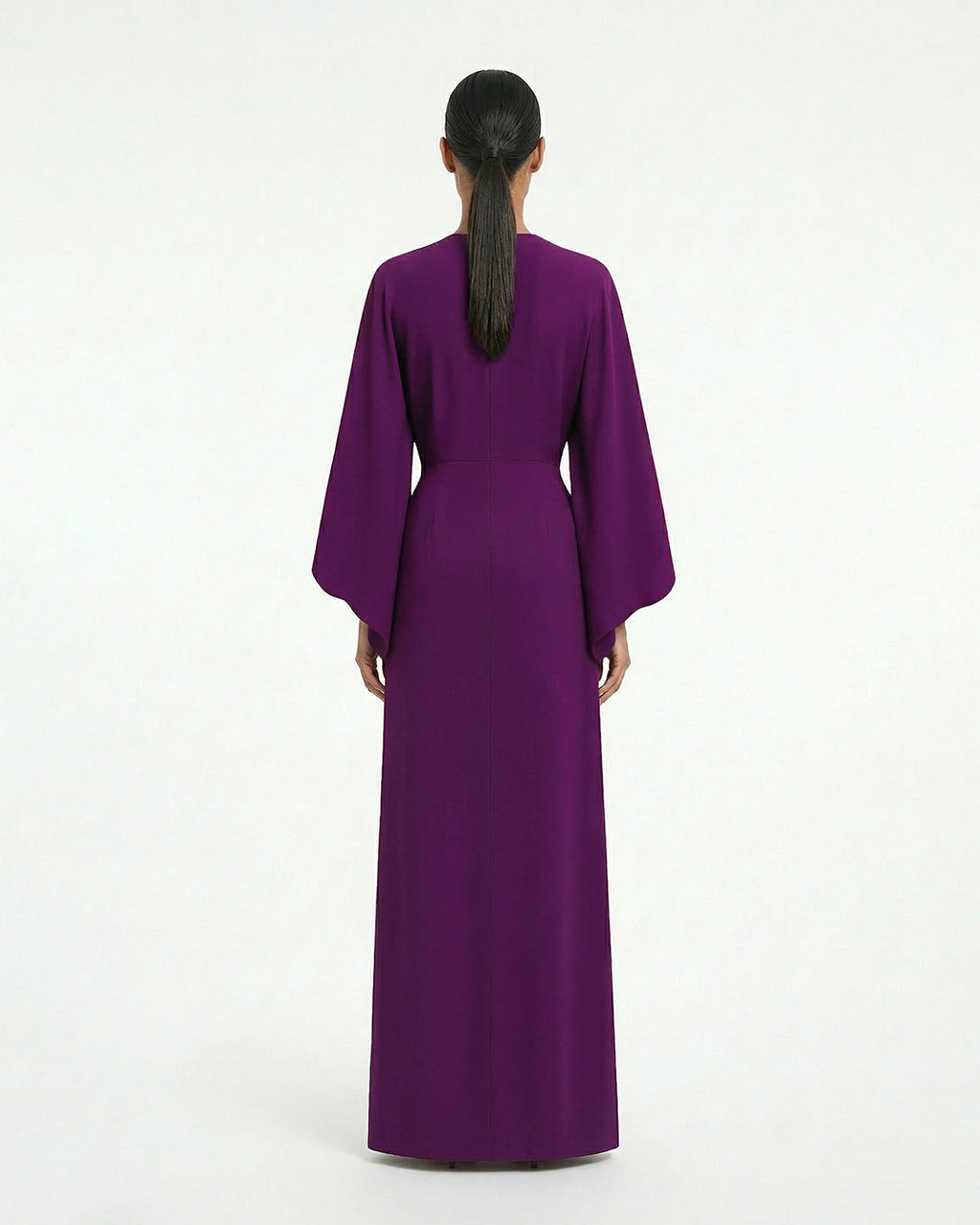 Abito lungo con manica kimono e scollo profondo