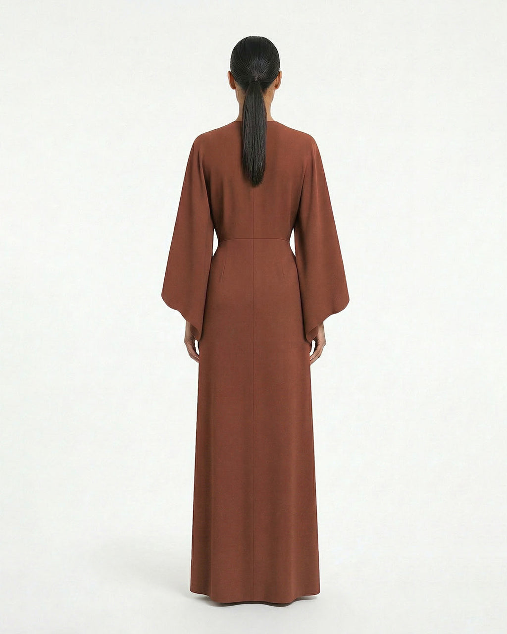 Abito lungo con manica kimono e scollo profondo