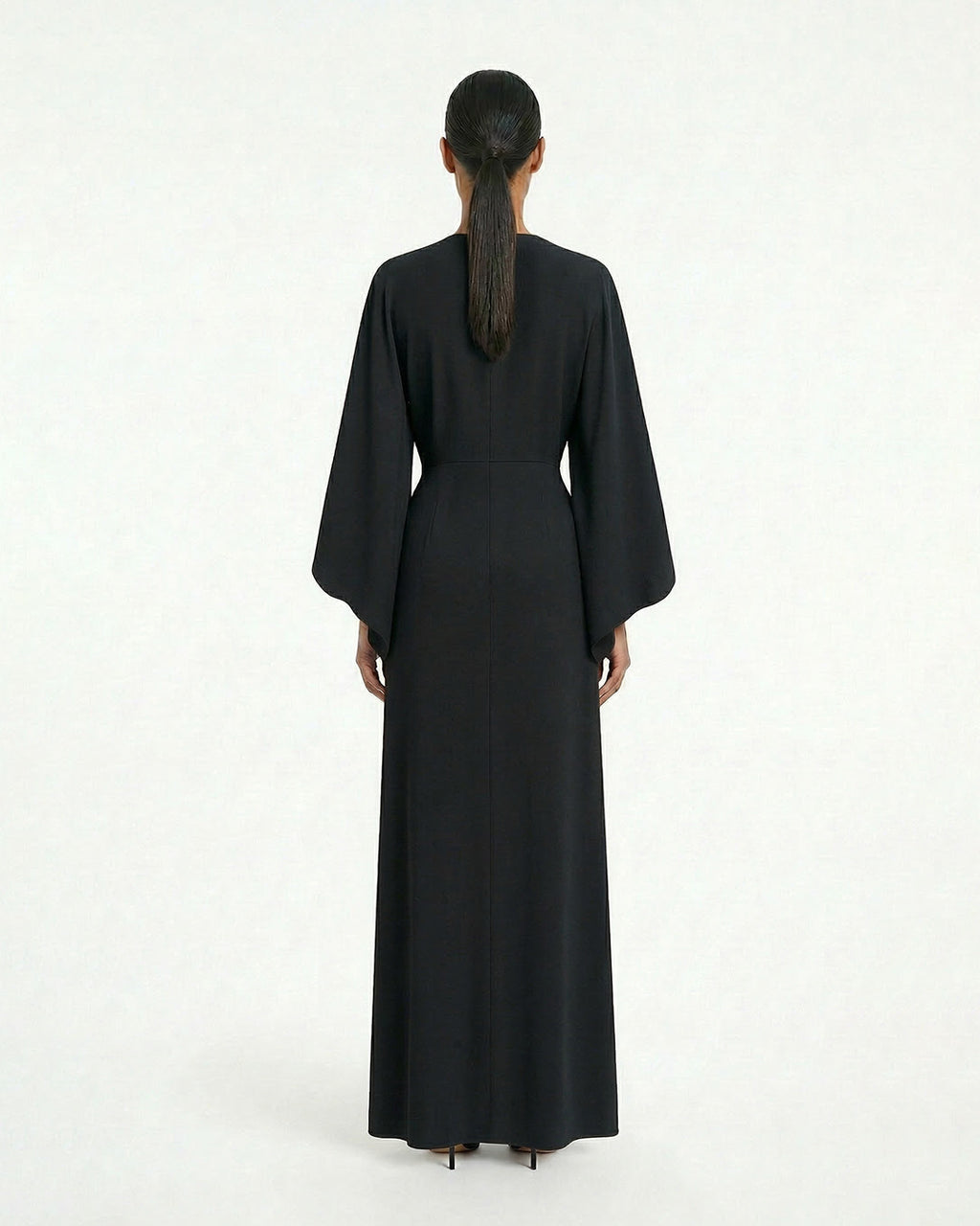 Abito lungo con manica kimono e scollo profondo