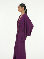 Abito lungo con manica kimono e scollo profondo