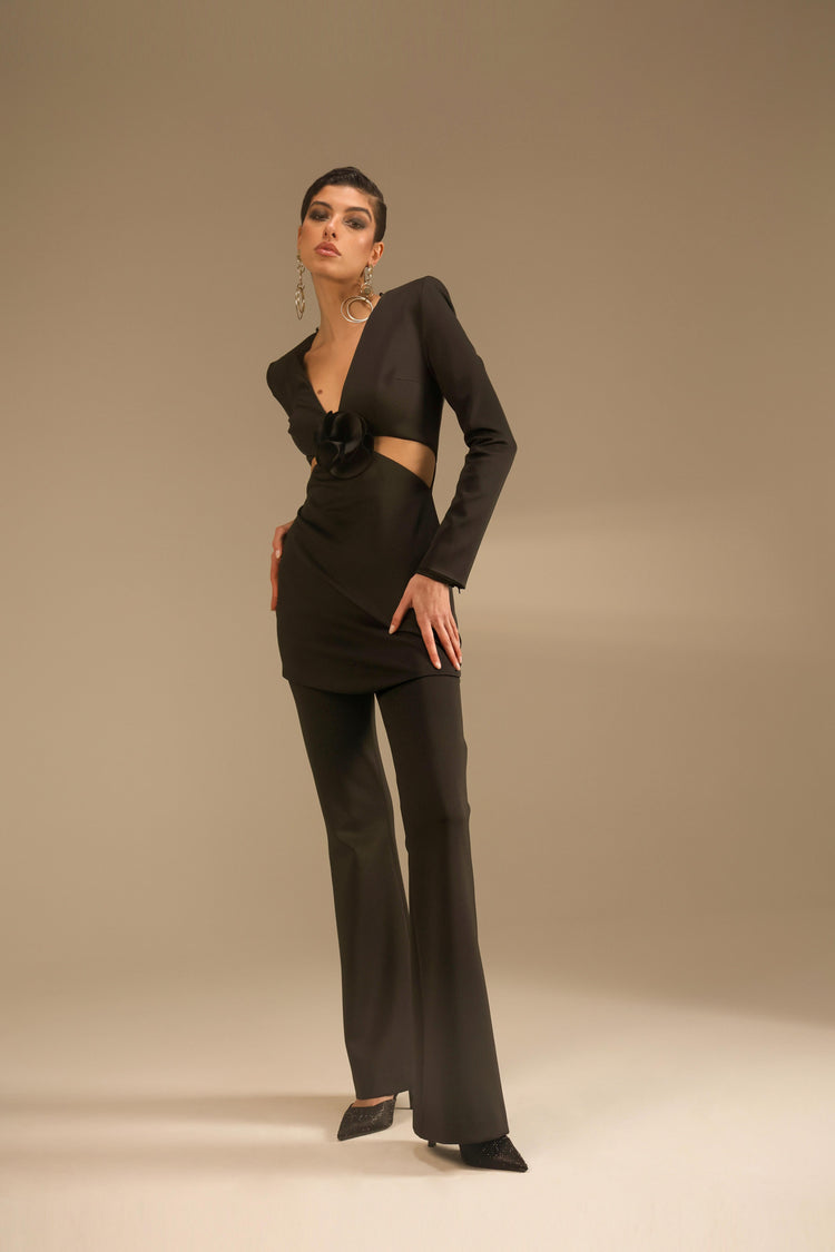 Coordinato in neoprene con cut out e accessorio fiore