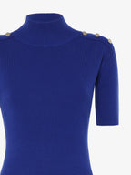 Abito in maglia a costine mezzo collo con bottoni metallici spalline