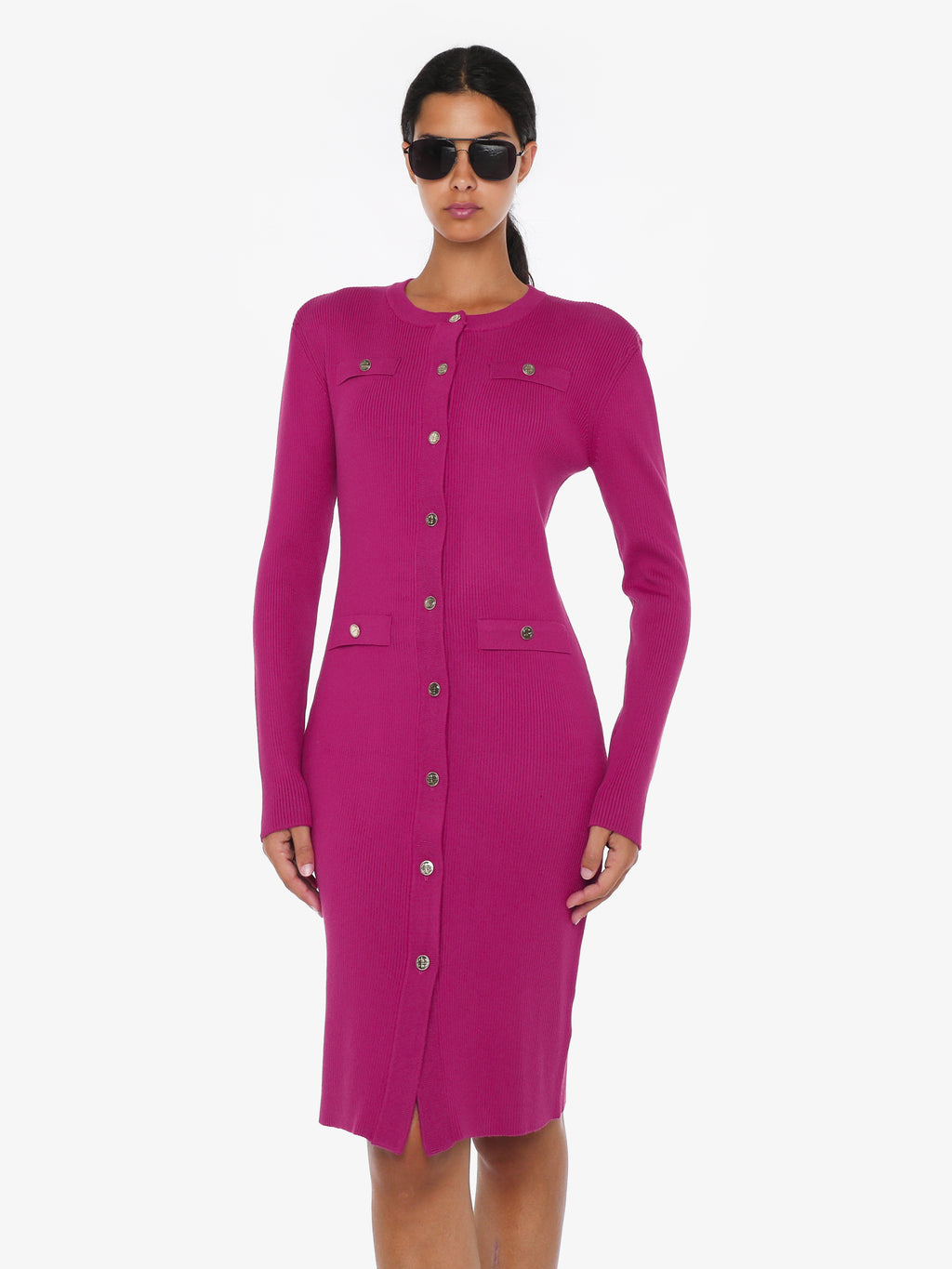 Abito in maglia a costine con bottoni metallici