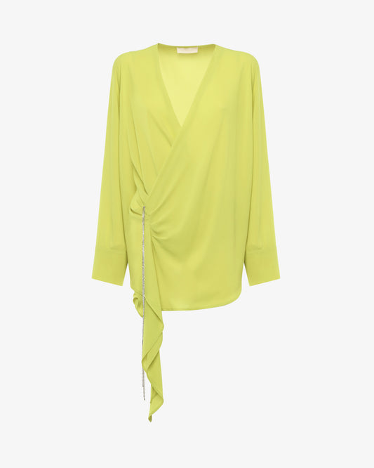 Blusa asimmetrica in georgette con scollo profondo e accessorio gioiello