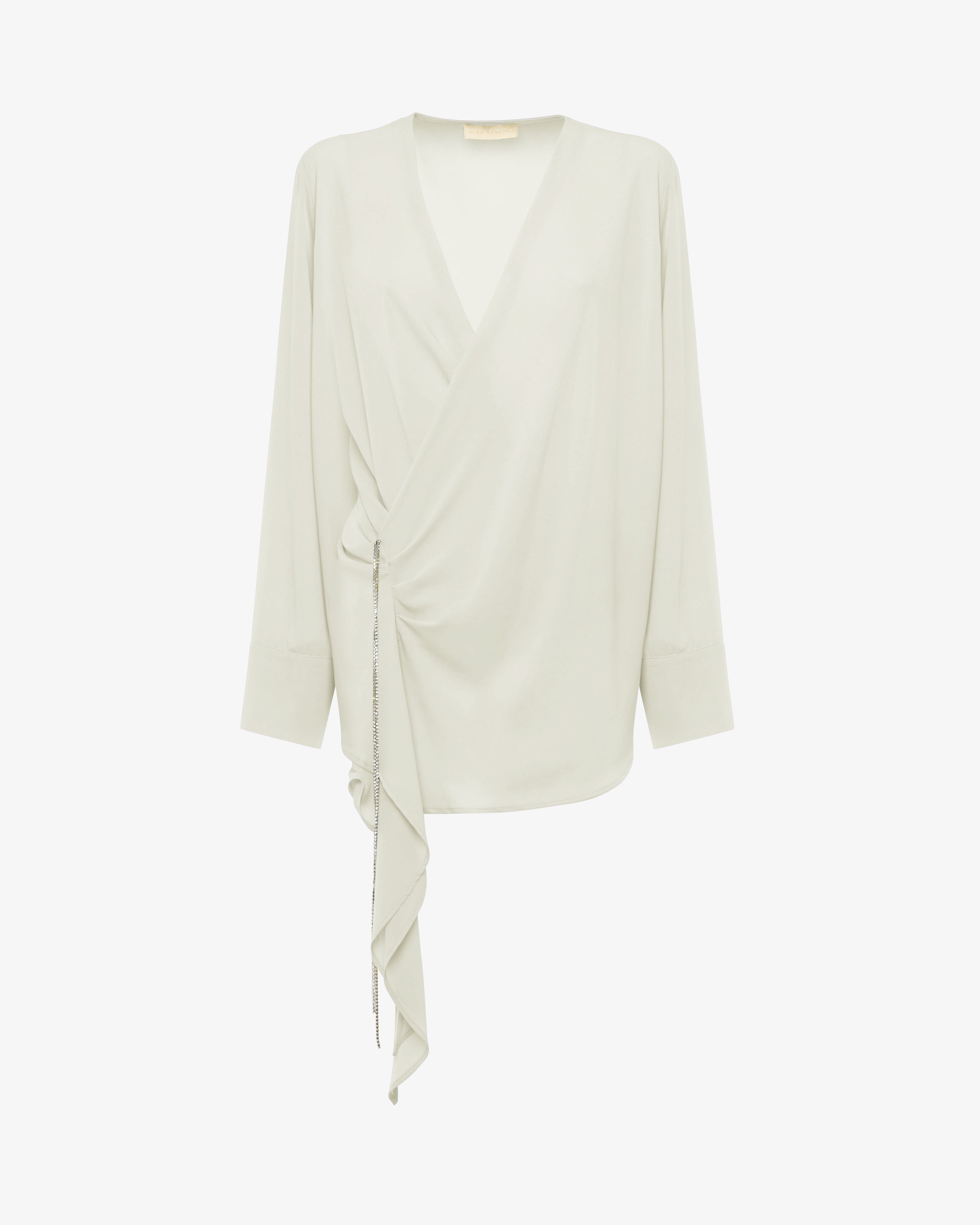 Blusa asimmetrica in georgette con scollo profondo e accessorio gioiello