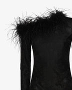 Top in rete con scollo asimmetrico e dettagli in piume