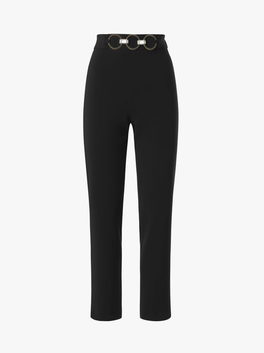 Pantalone slim alla caviglia in crêpe e accessorio metallico