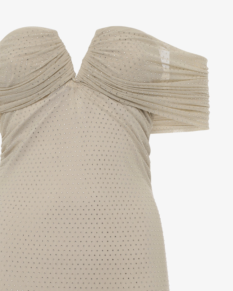Abito lungo con scollo a cuore e spalla scoperta in mesh e applicazioni strass