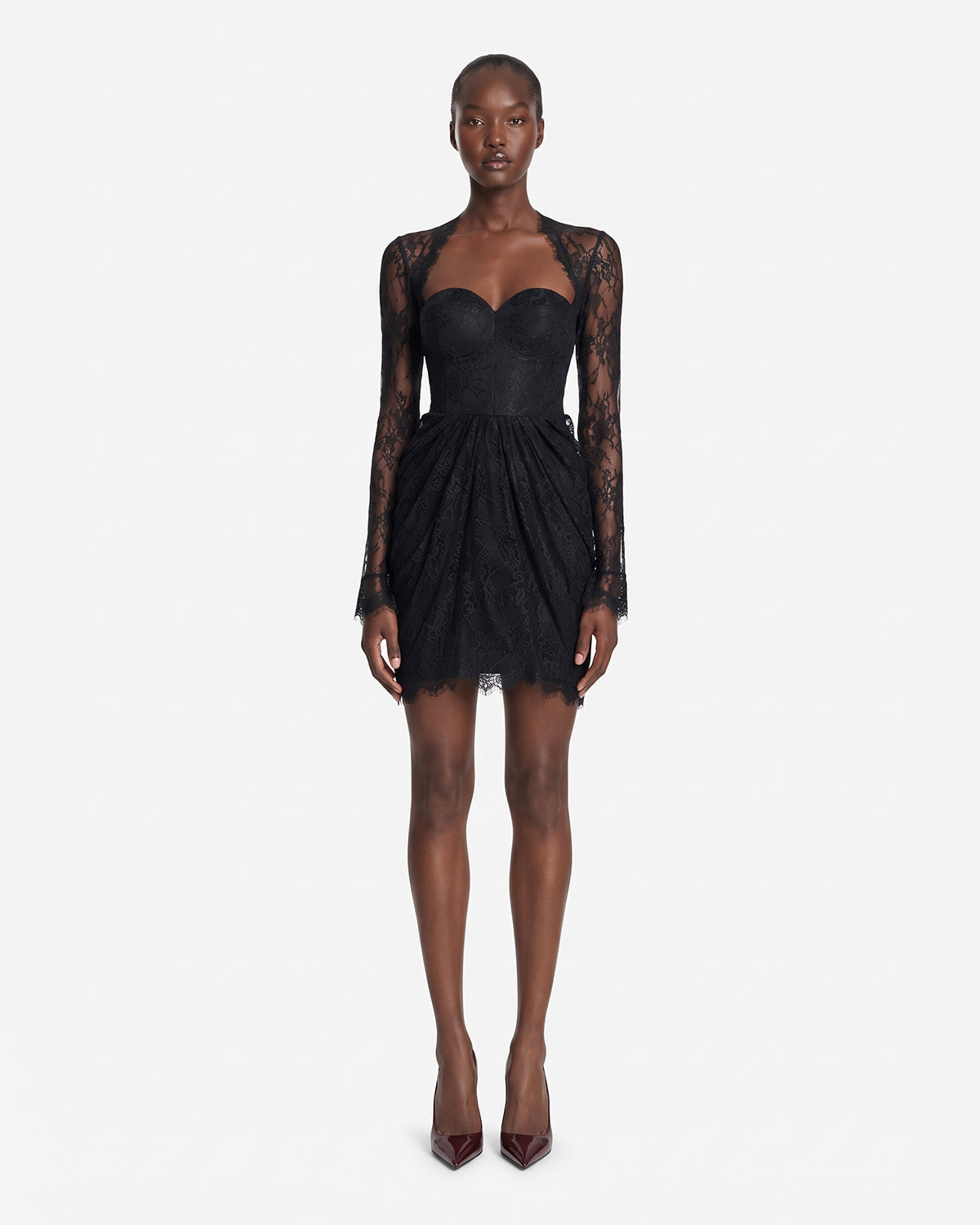 Abito mini in pizzo con scollo a cuore