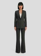 Tailleur in crêpe giacca monopetto e pantaloni flare