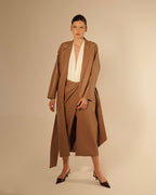 Cappotto lungo in ecopelle con fusciacca e ricami swarovski